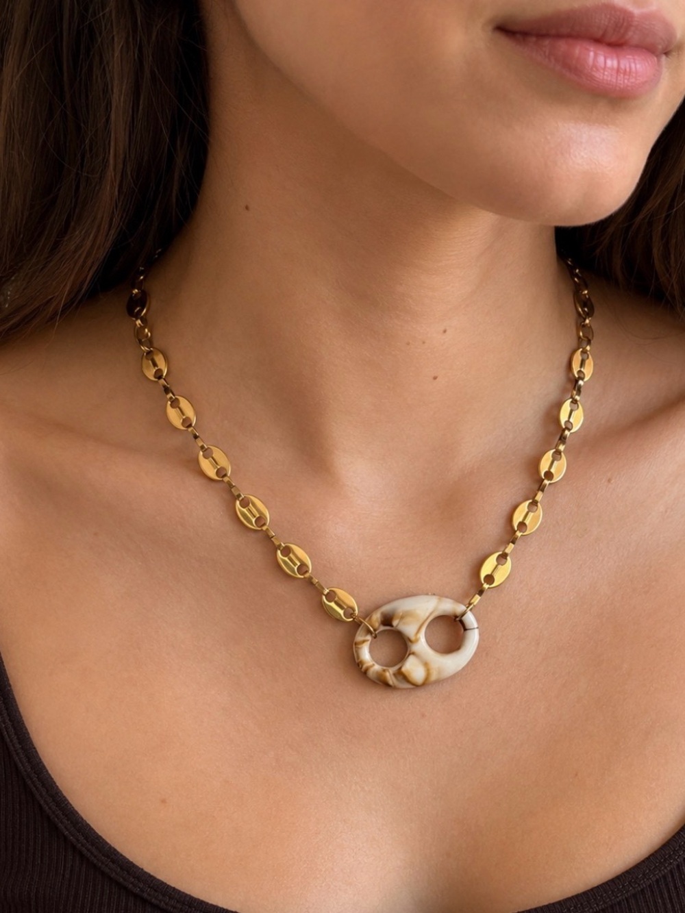 21” Gold Link Necklace with Beige Marbled Pendant